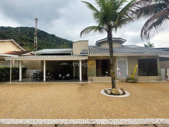 Casa à Venda Condomínio Costa Verde Tabatinga com 4 quartos e 198 m² de área construída em um amplo terreno de 500 m²