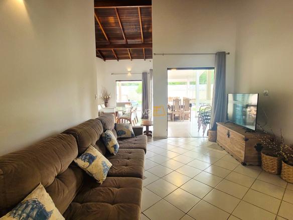 Casa à Venda Condomínio Costa Verde Tabatinga com 4 quartos e 198 m² de área construída em um amplo terreno de 500 m²