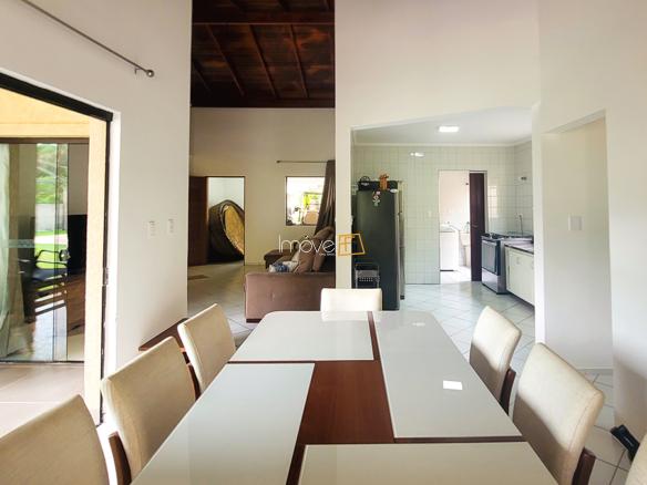 Casa à Venda Condomínio Costa Verde Tabatinga com 4 quartos e 198 m² de área construída em um amplo terreno de 500 m²