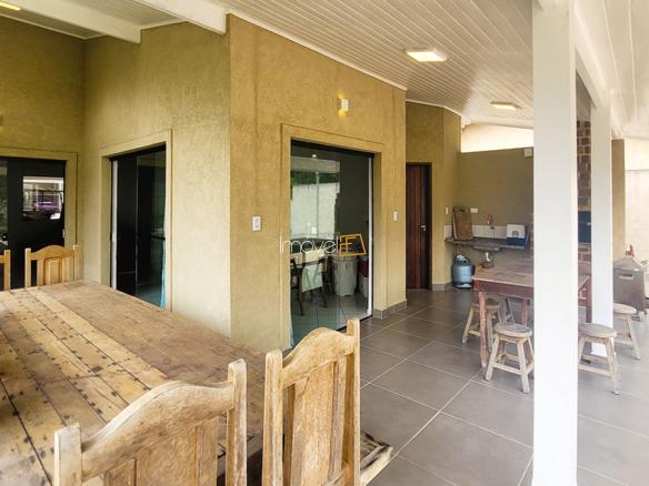 Casa à Venda Condomínio Costa Verde Tabatinga com 4 quartos e 198 m² de área construída em um amplo terreno de 500 m²