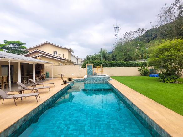 Casa à Venda Condomínio Costa Verde Tabatinga com 4 quartos e 198 m² de área construída em um amplo terreno de 500 m²