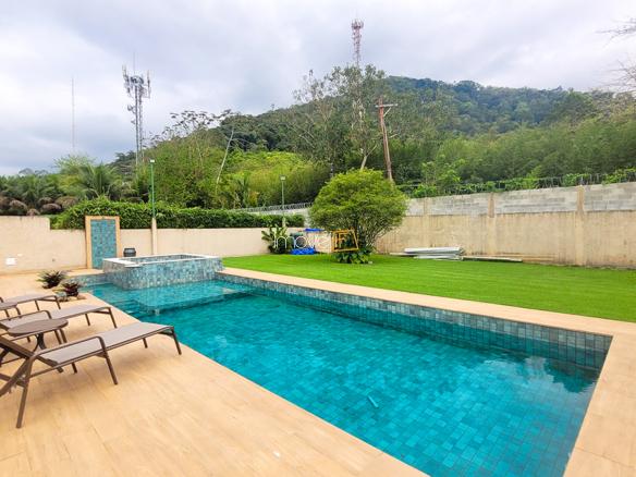 Casa à Venda Condomínio Costa Verde Tabatinga com 4 quartos e 198 m² de área construída em um amplo terreno de 500 m²