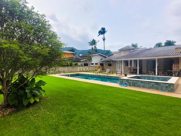 Casa à Venda Condomínio Costa Verde Tabatinga com 4 quartos e 198 m² de área construída em um amplo terreno de 500 m²