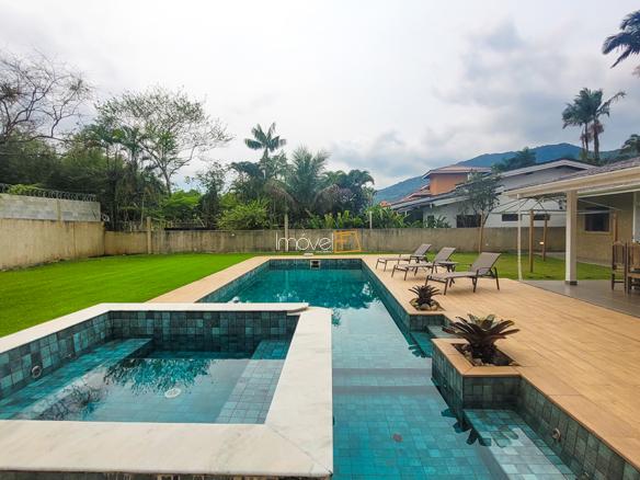 Casa à Venda Condomínio Costa Verde Tabatinga com 4 quartos e 198 m² de área construída em um amplo terreno de 500 m²