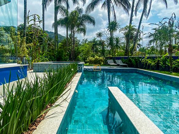 Casa à Venda Condomínio Costa Verde Tabatinga com 8 suítes, 60 metros da praia e 698,93m²