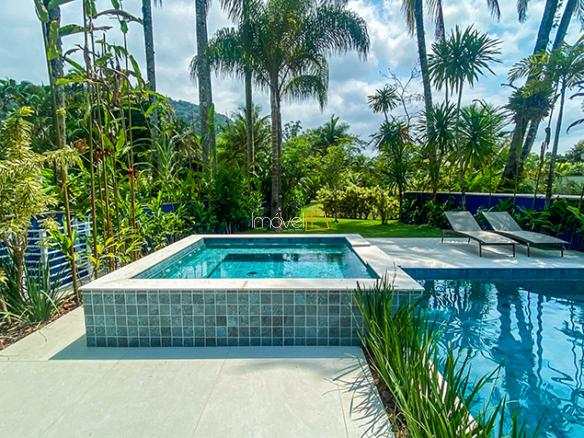 Casa à Venda Condomínio Costa Verde Tabatinga com 8 suítes, 60 metros da praia e 698,93m²
