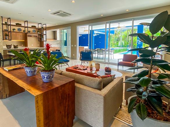 Casa à Venda Condomínio Costa Verde Tabatinga com 8 suítes, 60 metros da praia e 698,93m²