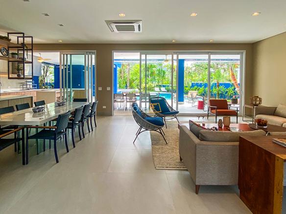 Casa à Venda Condomínio Costa Verde Tabatinga com 8 suítes, 60 metros da praia e 698,93m²