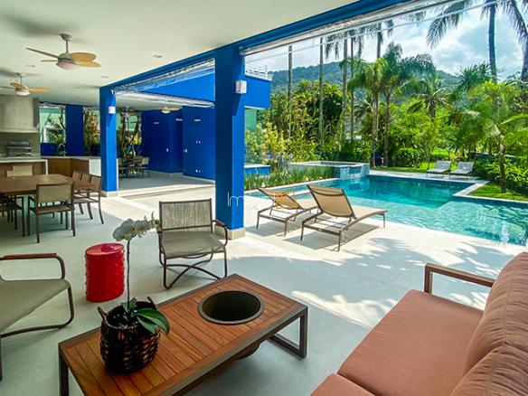 Casa à Venda Condomínio Costa Verde Tabatinga com 8 suítes, 60 metros da praia e 698,93m²