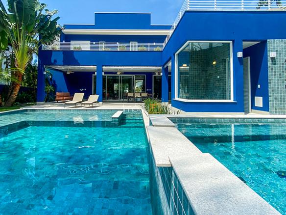 Casa à Venda Condomínio Costa Verde Tabatinga com 8 suítes, 60 metros da praia e 698,93m²