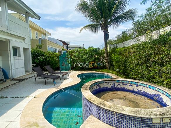 Casa no Condomínio Porto Fino com 5 quartos, na Praia de Mococa com 360 m²