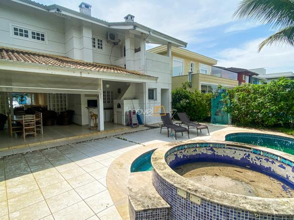 Casa no Condomínio Porto Fino com 5 quartos, na Praia de Mococa com 360 m²