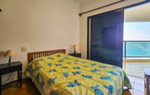Apartamento na praia das Asturias no Guarujá com 180 m²