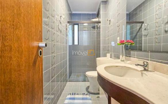 Apartamento na praia das Asturias no Guarujá com 180 m²