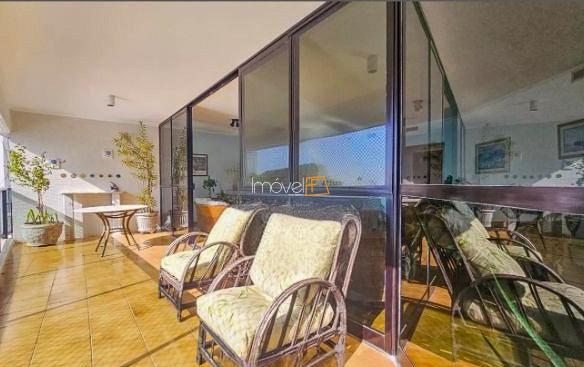 Apartamento na praia das Asturias no Guarujá com 180 m²