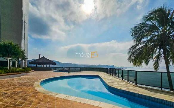 Apartamento na praia das Asturias no Guarujá com 180 m²
