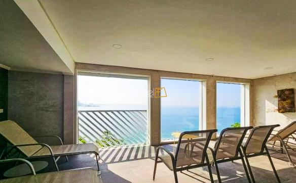 Apartamento na praia das Asturias no Guarujá com 180 m²
