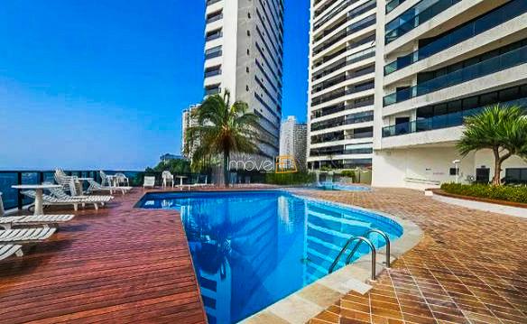 Apartamento na praia das Asturias no Guarujá com 180 m²