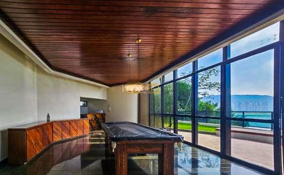 Apartamento na praia das Asturias no Guarujá com 180 m²