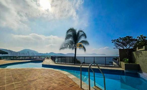 Apartamento na praia das Asturias no Guarujá com 180 m²
