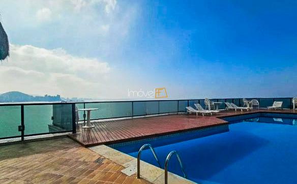 Apartamento na praia das Asturias no Guarujá com 180 m²