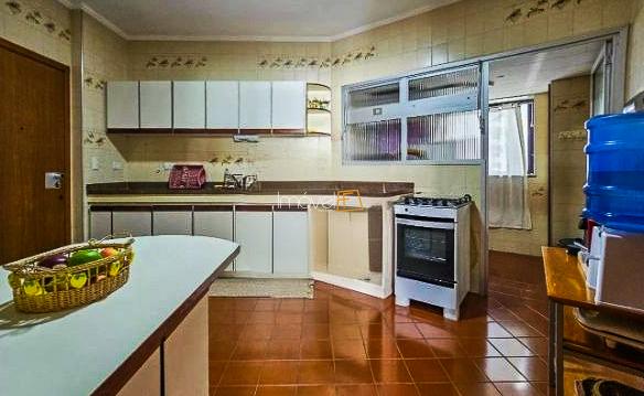 Apartamento na praia das Asturias no Guarujá com 180 m²
