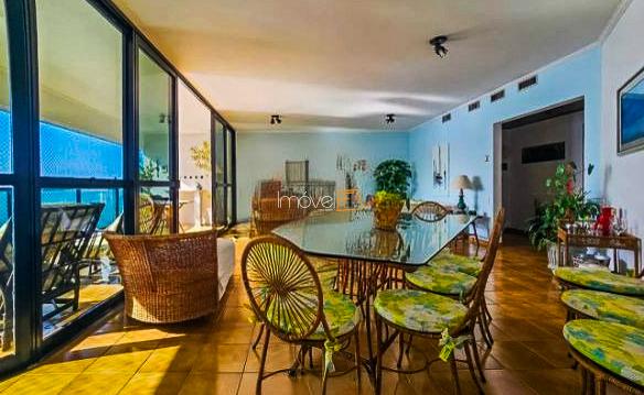 Apartamento na praia das Asturias no Guarujá com 180 m²