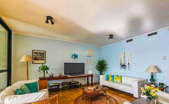 Apartamento na praia das Asturias no Guarujá com 180 m²