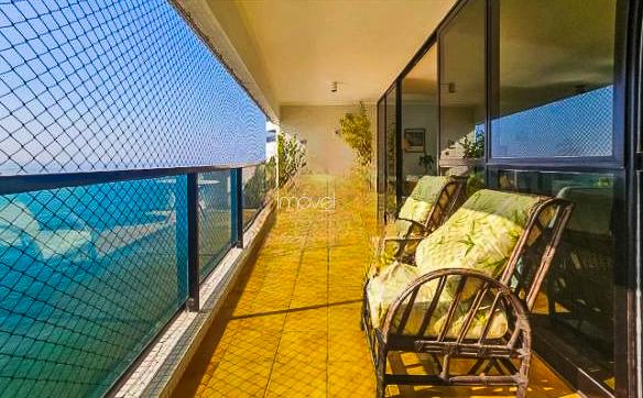 Apartamento na praia das Asturias no Guarujá com 180 m²