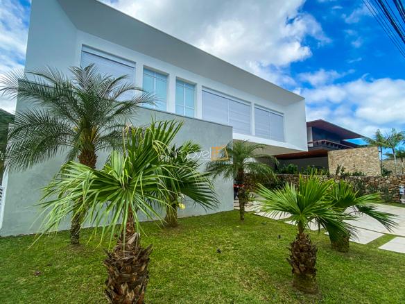 Casa à Venda Condomínio Costa Verde Tabatinga com 7 Suítes e 600m²