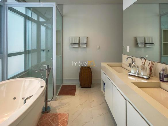 Casa à Venda Condomínio Costa Verde Tabatinga com 7 Suítes e 600m²