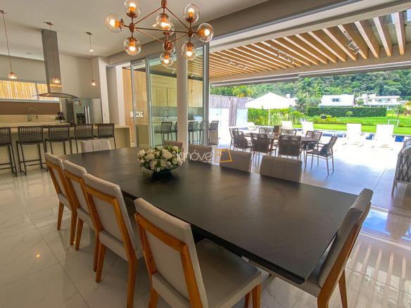 Casa à Venda Condomínio Costa Verde Tabatinga com 7 Suítes e 600m²