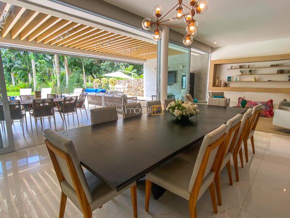 Casa à Venda Condomínio Costa Verde Tabatinga com 7 Suítes e 600m²