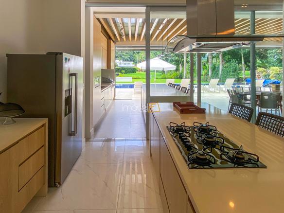 Casa à Venda Condomínio Costa Verde Tabatinga com 7 Suítes e 600m²