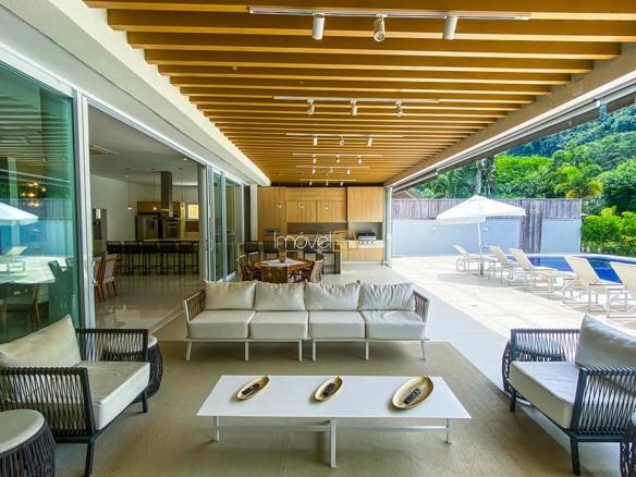 Casa à Venda Condomínio Costa Verde Tabatinga com 7 Suítes e 600m²