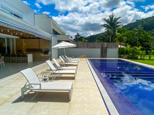 Casa à Venda Condomínio Costa Verde Tabatinga com 7 Suítes e 600m²