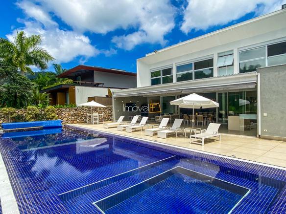 Casa à Venda Condomínio Costa Verde Tabatinga com 7 Suítes e 600m²