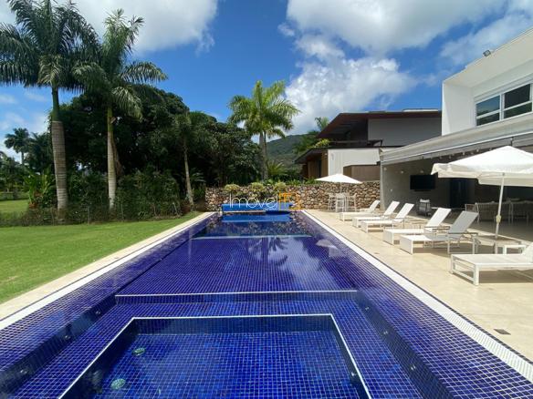 Casa à Venda Condomínio Costa Verde Tabatinga com 7 Suítes e 600m²