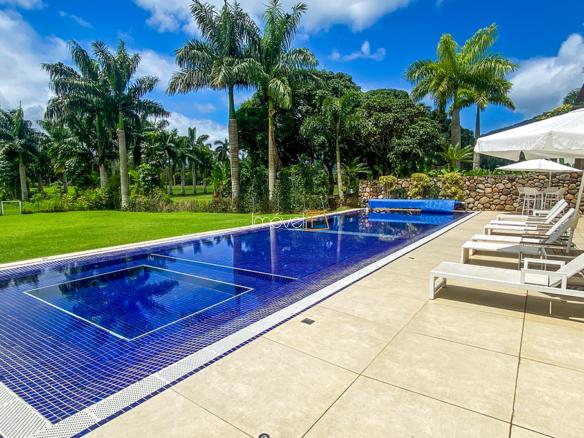 Casa à Venda Condomínio Costa Verde Tabatinga com 7 Suítes e 600m²