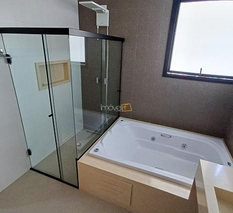 Casa a Venda no Condomínio Costa Nova com 05 suítes, 355 m² construídos