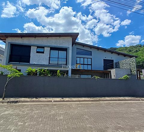 Casa a Venda no Condomínio Costa Nova com 05 suítes, 355 m² construídos