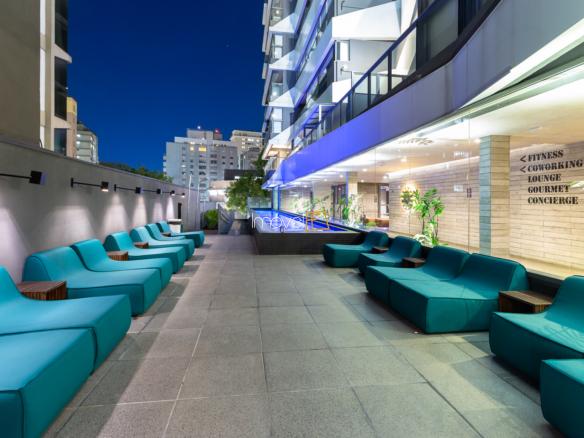 Penthouse VN Oscar Freire com 94 m², totalmente mobiliada e decorada, localizada no coração de São Paulo.