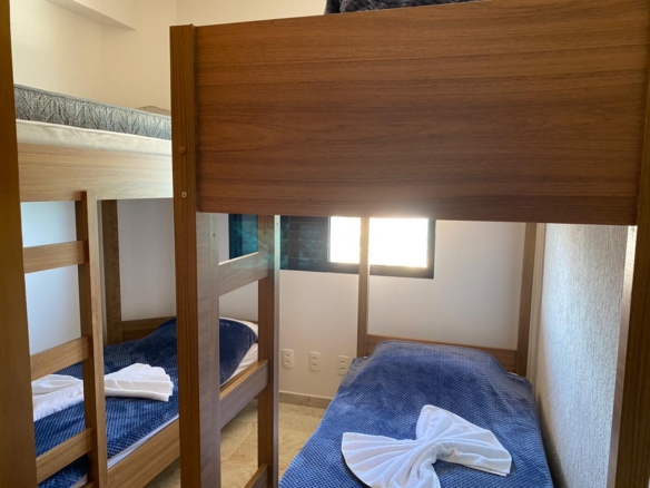Apartamento para Locação com 5 quartos, em MARTIM DE SÁ com 220m²