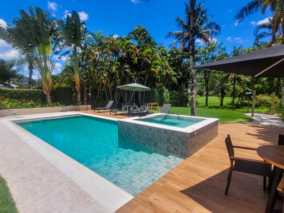 Casa à Venda Condomínio Costa Verde Tabatinga com 6 suítes e 373m²