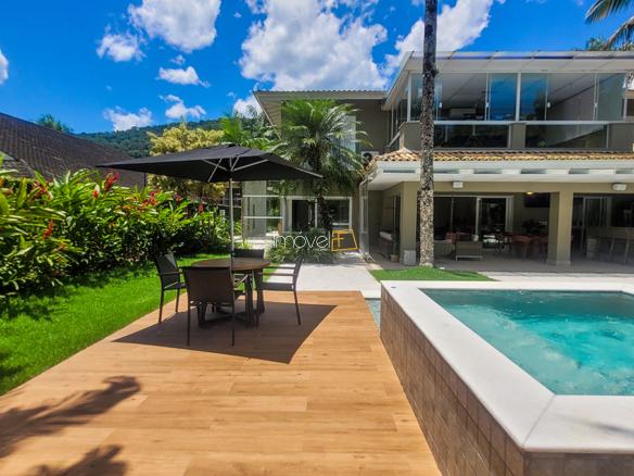 Casa à Venda Condomínio Costa Verde Tabatinga com 6 suítes e 373m²