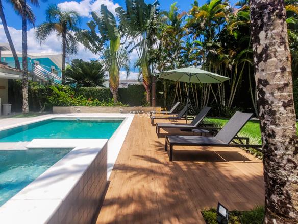 Casa à Venda Condomínio Costa Verde Tabatinga com 6 suítes e 373m²