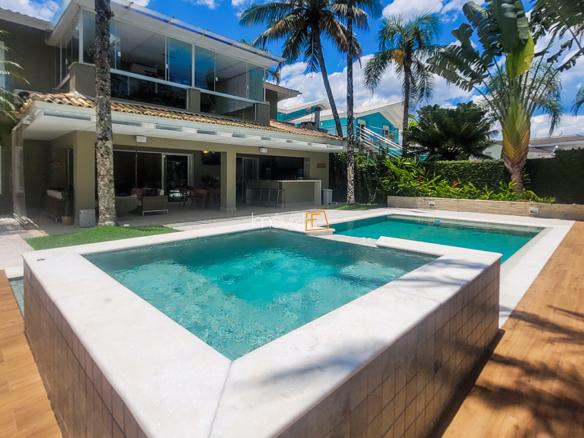 Casa à Venda Condomínio Costa Verde Tabatinga com 6 suítes e 373m²