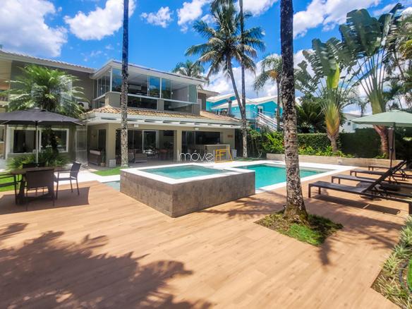Casa à Venda Condomínio Costa Verde Tabatinga com 6 suítes e 373m²