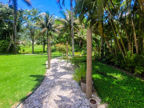 Casa à Venda Condomínio Costa Verde Tabatinga com 6 suítes e 373m²