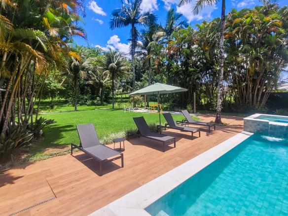 Casa à Venda Condomínio Costa Verde Tabatinga com 6 suítes e 373m²